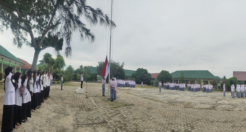 MAN 1 Lampung Selatan Laksanakan Upacara Pengibaran Bendera