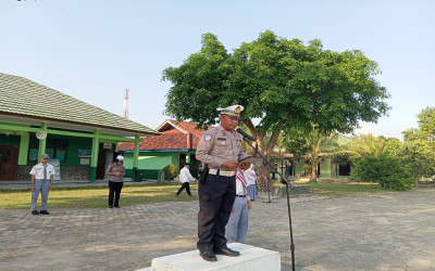 Aipda Heryanto, SH, dari Polres Kabupaten Lampung Selatan Sebagai Pembina Upacara Bendera