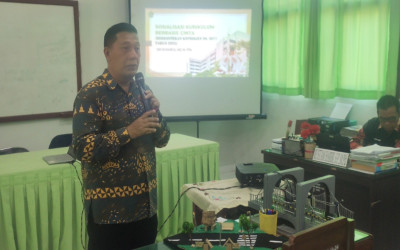 Pengawas Pembina MAN 1 Lampung Selatan Berikan Pembinaan Para  Guru: Kupas Tuntas Kurikulum Berbasis Cinta dan Deep Learning
