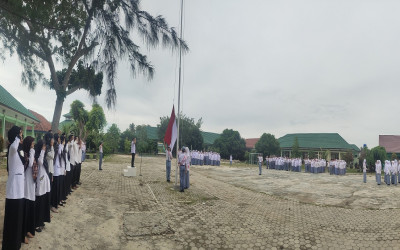 MAN 1 Lampung Selatan Laksanakan Upacara Pengibaran Bendera